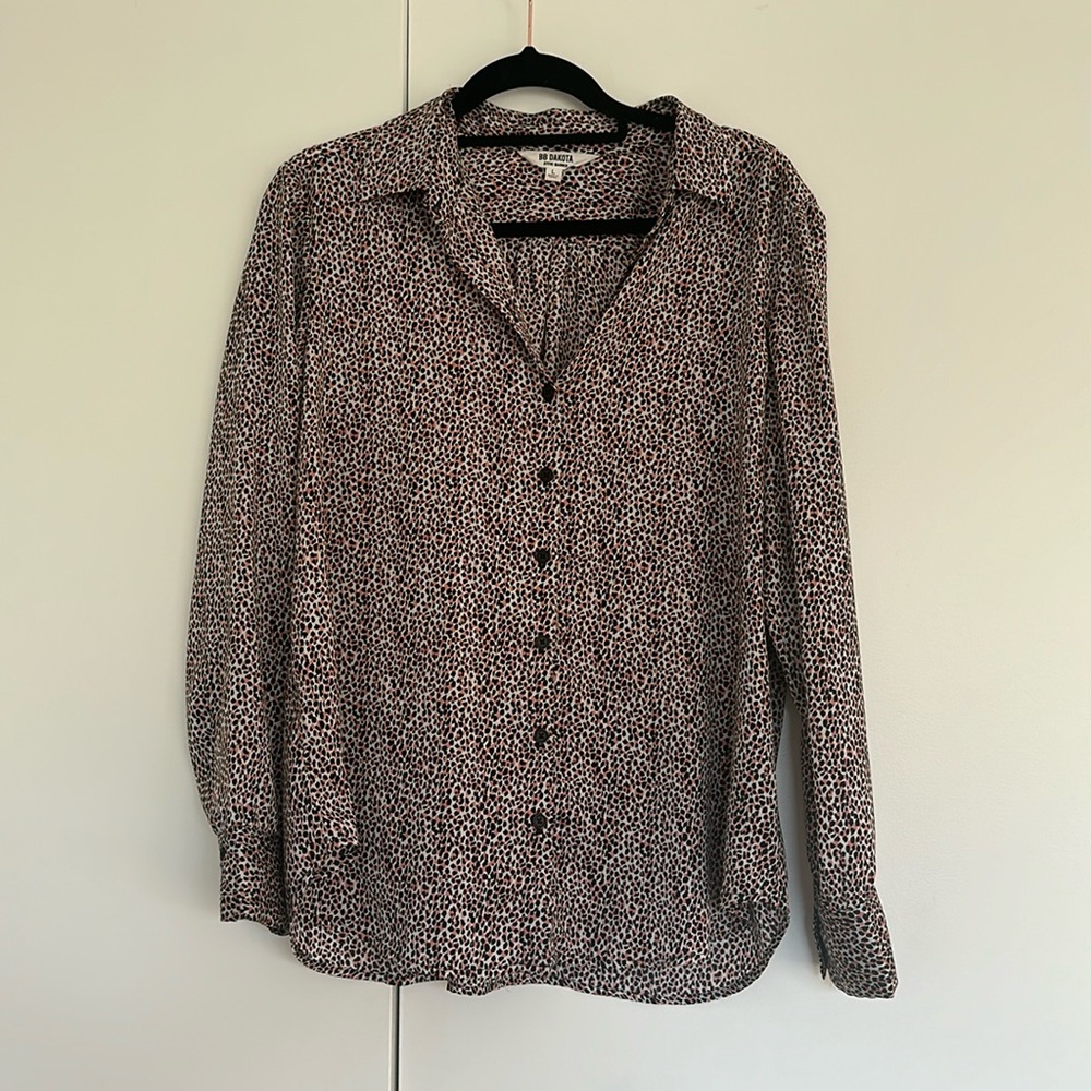 Hardly worn BB Dakota, pink & black cheetah print silky blouse- L